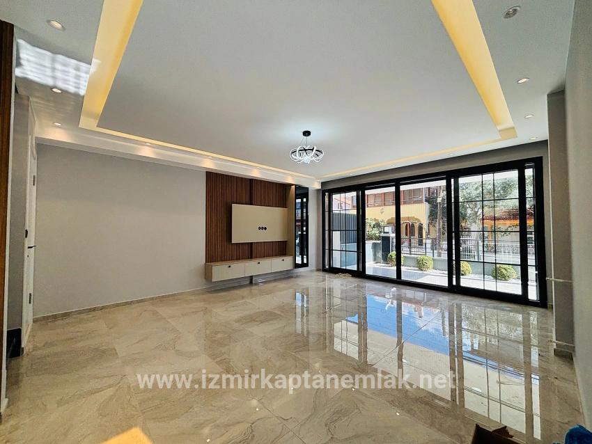 Seferihisar Ürkmez Mersin Alanı Mah. Satılık 3+1 Yazlık - 177 m²