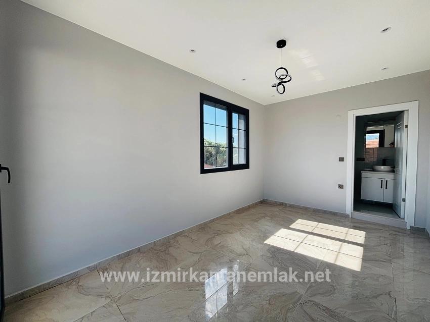 Seferihisar Ürkmez Mersin Alanı Mah. Satılık 3+1 Yazlık - 177 m²