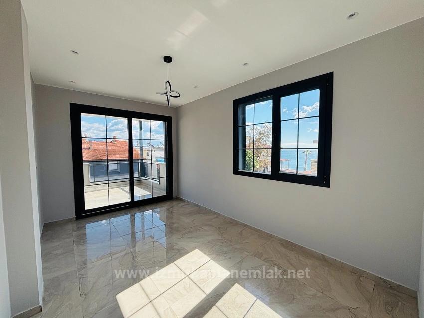 İzmir Seferihisar Ürkmez’de Denize 50M Ultra Lüks Akıllı Ev Sistemli 3+1 Yazlık 