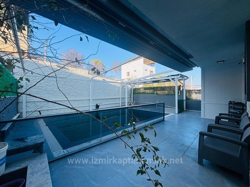 İzmir Seferihisar Cumhuriyet Mahallesi’nde Havuzlu 3+1 Satılık Villa