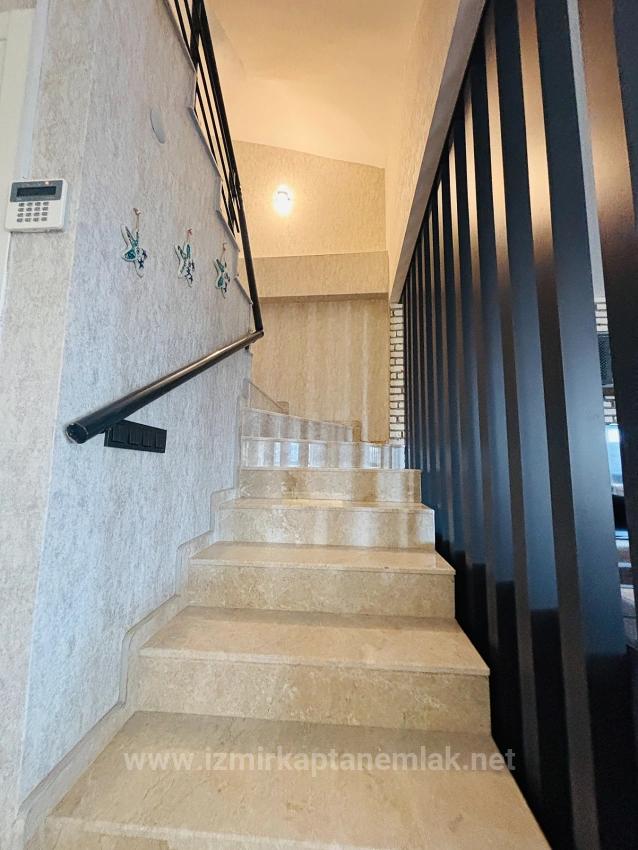 İzmir Seferihisar Cumhuriyet Mahallesi’nde Havuzlu 3+1 Satılık Villa