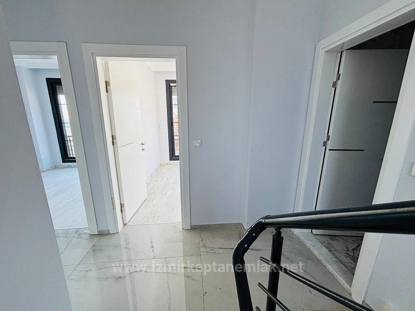 İzmir Seferihisar Akarca'da  Deniz Manzaralı Doğalgazlı  3+1 İkiz Yazlık Villa