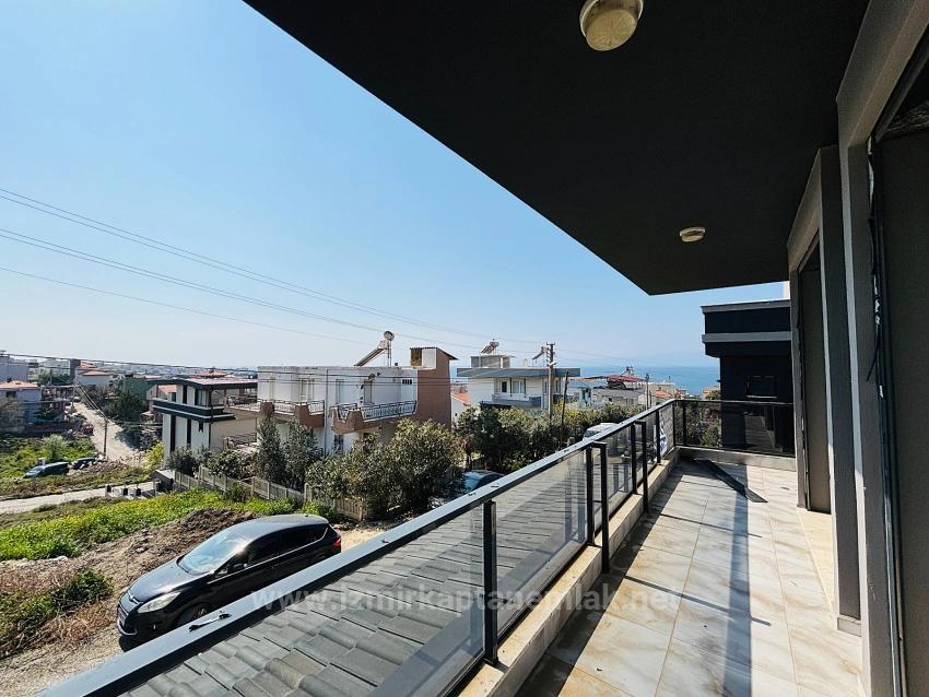 İzmir Seferihisar Akarca Mahallesi’nde  Deniz Manzaralı Doğalgazlı  3+1 Müstakil Yazlık Vi