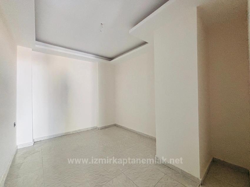 İzmir Seferihisar Payamlı Mahallesi Deniz Sokağında Yenilenmiş 1+1 Düz Ayak Satılık Daire