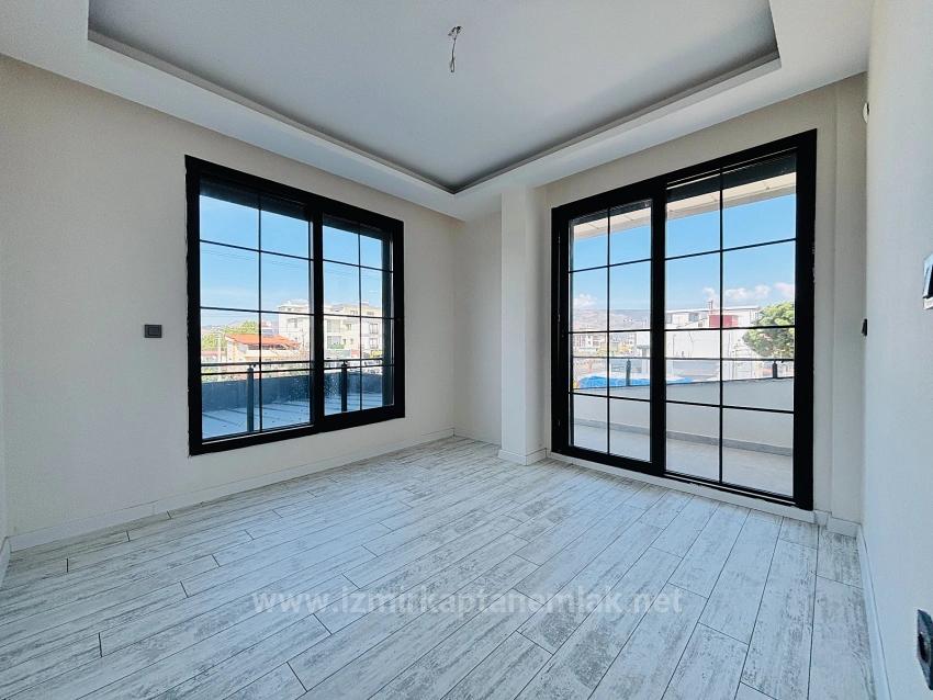 İzmir Seferihisar Payamlı Mahallesi Deniz Sokağında Yenilenmiş 1+1 Satılık Daire