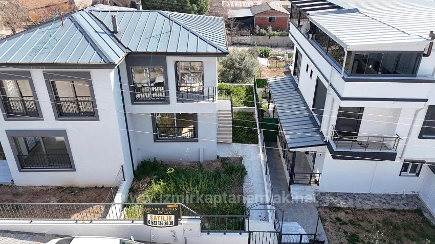 İzmir Seferihisar Payamlı Köyü İçerisinde Bahçeli 2+1 Satılık Villa