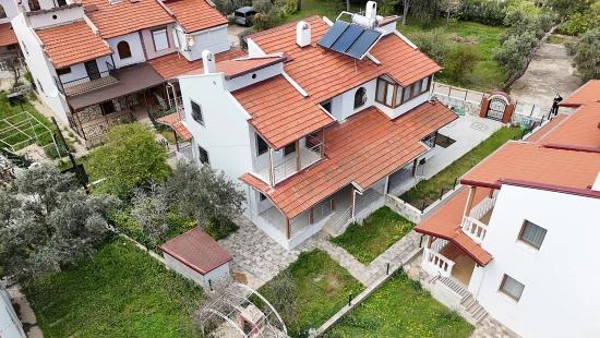 İzmir Seferihisar Payamlı Mahallesi’nde Denize 200M Geniş Bahçeli 3+1 Satılık Villa