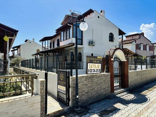 İzmir Seferihisar Payamlı Mahallesi’nde Denize 200M Geniş Bahçeli 3+1 Satılık Villa