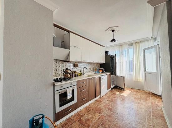 İzmir Seferihisar Bengiler’de Çarşı Merkezinde Ön Cephe Kapalı Mutfaklı 2+1 Satılık Daire