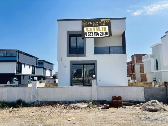 İzmir Seferihisar Cumhuriyet Mahallesi’nde Geniş Bahçeli Satılık 2+1 Müstakil Villa