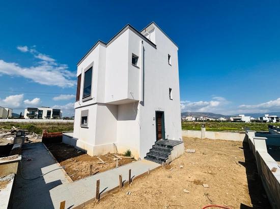 İzmir Seferihisar Cumhuriyet Mahallesi’nde Geniş Bahçeli Satılık 2+1 Müstakil Villa