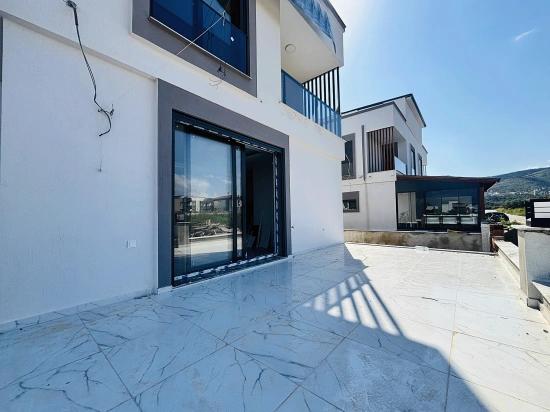İzmir Seferihisar Cumhuriyet Mahallesi’nde Geniş Bahçeli Satılık 2+1 Müstakil Villa