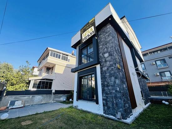 İzmir Menderes Gümüldür Mahallesi’nde Denize 100m Akıllı Ev Sistemli Havuzlu 3+1 Müstakil