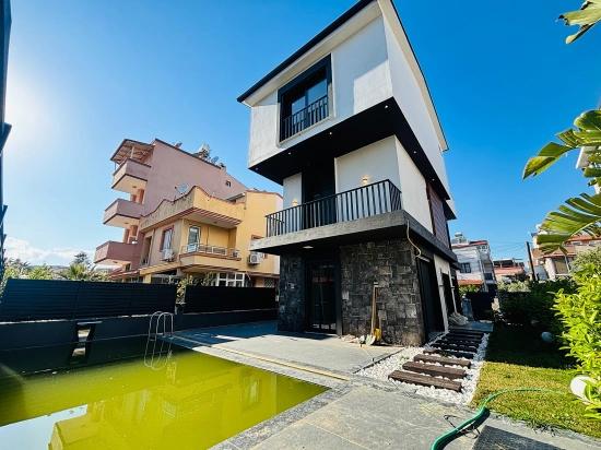 İzmir Menderes  Gümüldür Mahallesi’nde Denize 100M Akıllı Ev Sistemli Havuzlu 3+1 Müstakil