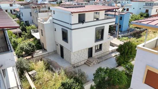 İzmir Seferihisar Cumhuriyet Mahallesi’nde 5+1 Satılık Müstakil Villa