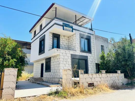İzmir Seferihisar Cumhuriyet Mahallesi’nde 5+1 Satılık Müstakil Villa