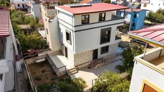 İzmir Seferihisar Cumhuriyet Mahallesi’nde 5+1 Satılık Müstakil Villa