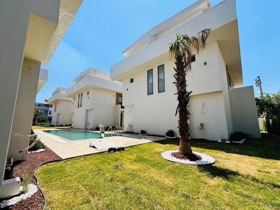 İzmir Seferihisar Mersinalanı Mahallesi’nde Havuzlu Sitede 10 Adet 3+1 Satılık Villa
