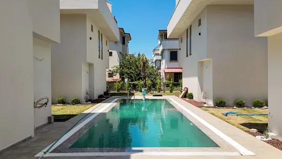 İzmir Seferihisar Mersinalanı Mahallesi’nde Havuzlu Sitede 10 Adet 3+1 Satılık Villa