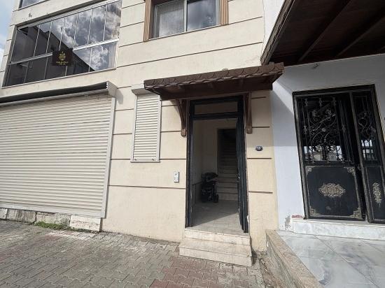 Seferihisar Bengiler’de Cadde Üzerinde 2+1 Ara Kat Daire