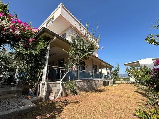 İzmir Seferihisar Cumhuriyet Mahallesi’nde 310 m² İçerisinde satılık 3+1 dubleks villa