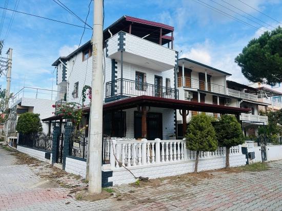 Seferihisar Bengiler’de Deniz Tarafında 4+1 Müstakil Tripleks Yazlık Villa