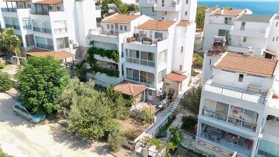 İzmir Seferihisar Tepecik Güneşli Kent Sitesi’nde full deniz manzaralı 4+2 satılık villa