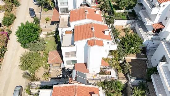 İzmir Seferihisar Tepecik Güneşli Kent Sitesi’nde full deniz manzaralı 4+2 satılık villa