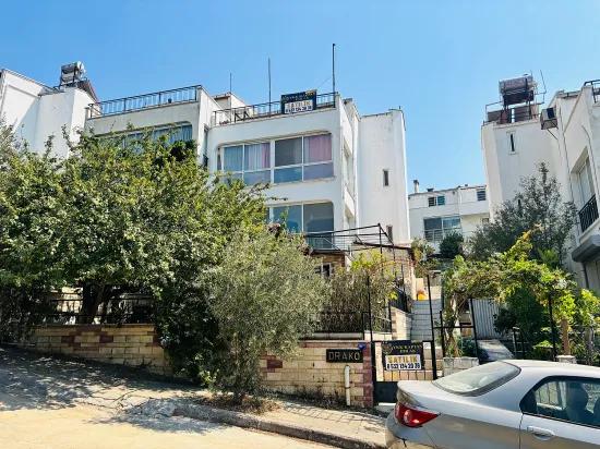 İzmir Seferihisar Tepecik Güneşli Kent Sitesi’nde full deniz manzaralı 4+2 satılık villa