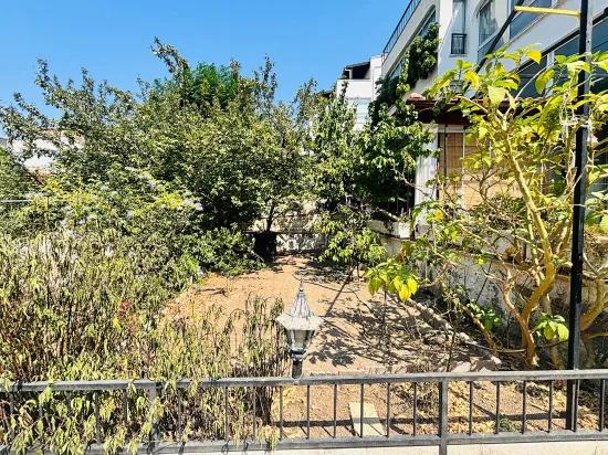 İzmir Seferihisar Tepecik Güneşli Kent Sitesi’nde full deniz manzaralı 4+2 satılık villa