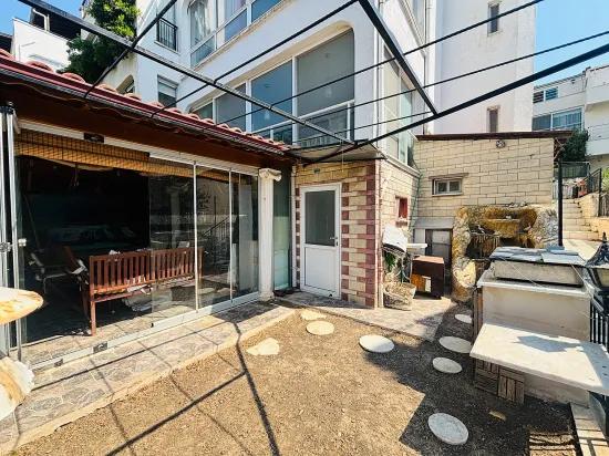 İzmir Seferihisar Tepecik Güneşli Kent Sitesi’nde full deniz manzaralı 4+2 satılık villa