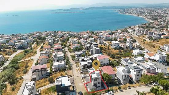 İzmir Seferihisar Tepecik Mahallesi’nde deniz manzaralı 3+1 satılık İkiz villa
