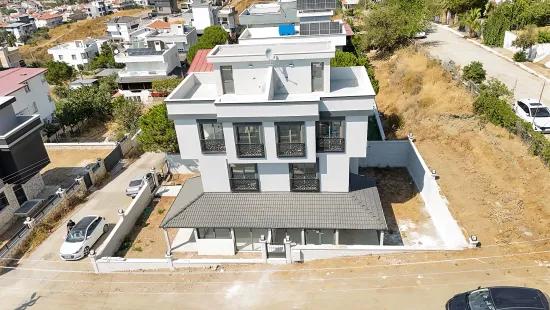 İzmir Seferihisar Tepecik Mahallesi’nde deniz manzaralı 3+1 satılık İkiz villa