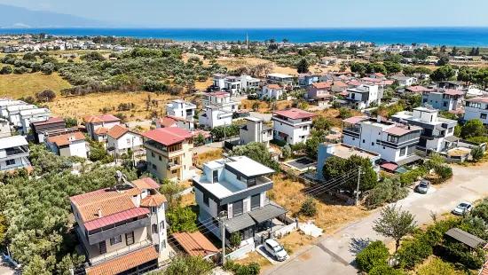 İzmir Seferihisar Atatürk Mahallesi'nde 2+1 Geniş Bahçeli Satılık Villa