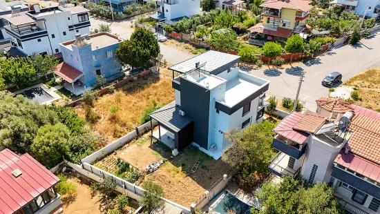İzmir Seferihisar Atatürk Mahallesi'nde 2+1 Geniş Bahçeli Satılık Villa