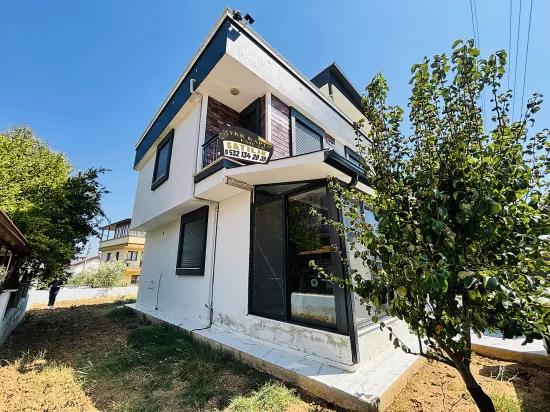 İzmir Seferihisar Atatürk Mahallesi'nde 2+1 Geniş Bahçeli Satılık Villa