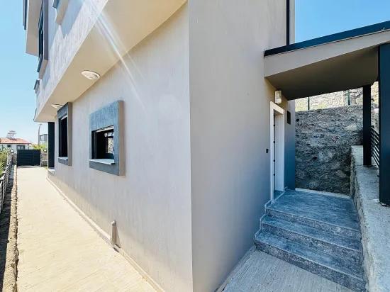 İzmir Seferihisar Atatürk Mahallesi’nde 3+1 Deniz Manzaralı Satılık Müstakil Villa
