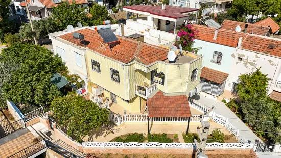İzmir Seferihisar Mersin Alanı Mahallesi’nde Denize Çok Yakın 3+1 Satılık Villa
