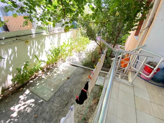 İzmir Seferihisar Mersin Alanı Mahallesi’nde Geniş Bahçeli 2+1 Satılık Daire