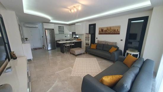 Seferihisar Payamlı'da Deniz Tarafında Havuzlu Bahçeli Satılık 3+1 Villa