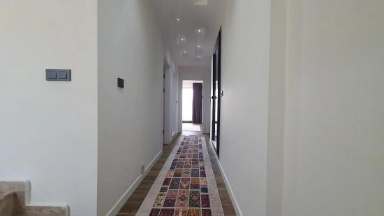 Seferihisar Payamlı'da Deniz Tarafında Havuzlu Bahçeli Satılık 3+1 Villa