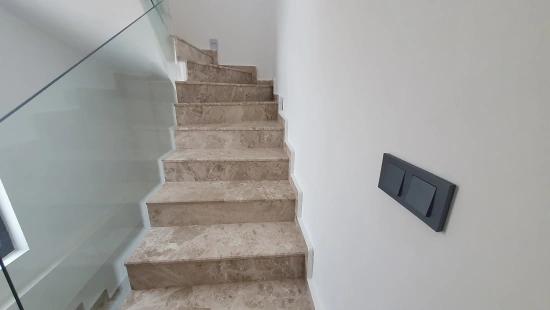 Seferihisar Payamlı'da Deniz Tarafında Havuzlu Bahçeli Satılık 3+1 Villa
