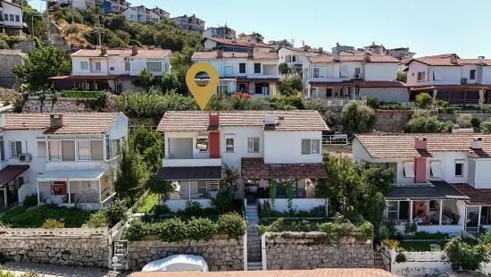 İzmir Seferihisar Atatürk Mahallesi'nde Deniz Manzaralı 2+1 Satılık Villa