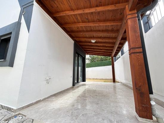 Seferihisar Doğanbey'de Deniz Manzaralı Kat Mülkiyetli 4+1 Satılık Villa