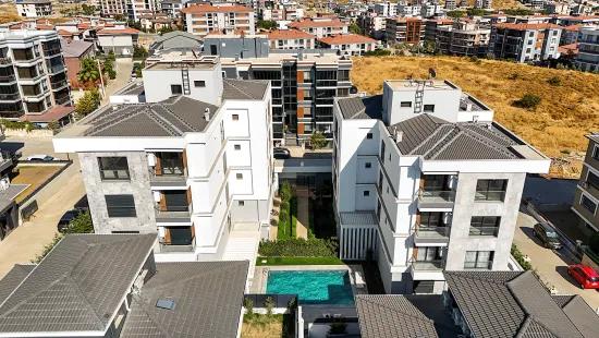 İzmir Seferihisar Necat Hepkon Mahallesi’nde Havuzlu Sitede İçerisinde Satılık 3+1 Daire