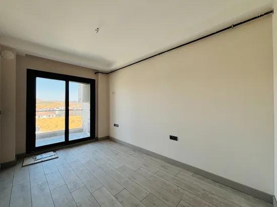 İzmir Seferihisar Necat Hepkon Mahallesi’nde Havuzlu Sitede İçerisinde Satılık 3+1 Daire