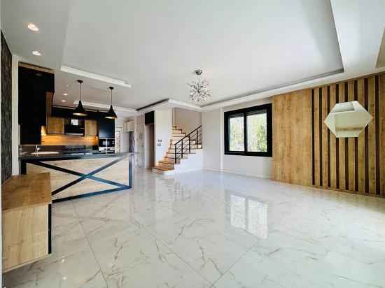 İzmir Seferihisar Payamlı Mahallesi’nde Denize Sıfır 4+1 Müstakil Villa