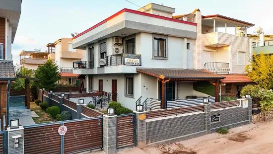 İzmir Seferihisar Payamlı Mahallesi’nde Bahçeli Full Eşyalı 2+1 Kiralık Villa