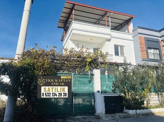 Seferihisar Doğanbey'de Müstakil Otoparklı Bahçeli 4+1 Satılık Tripleks