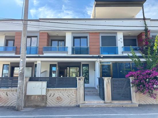 Seferihisar Doğanbey Merkezde Geniş Yapılı Ferah 3+1 Satılık Villa